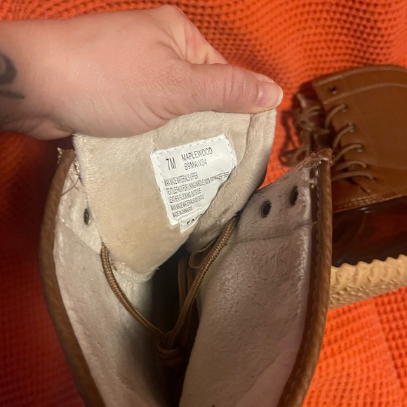 JBU by Jambu Women’s size 7 waterproof duck boots. Worn once to shovel. - Picture 4 of 7